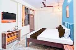 Hotel O The Glory Near Sector 18 Metro, Noida