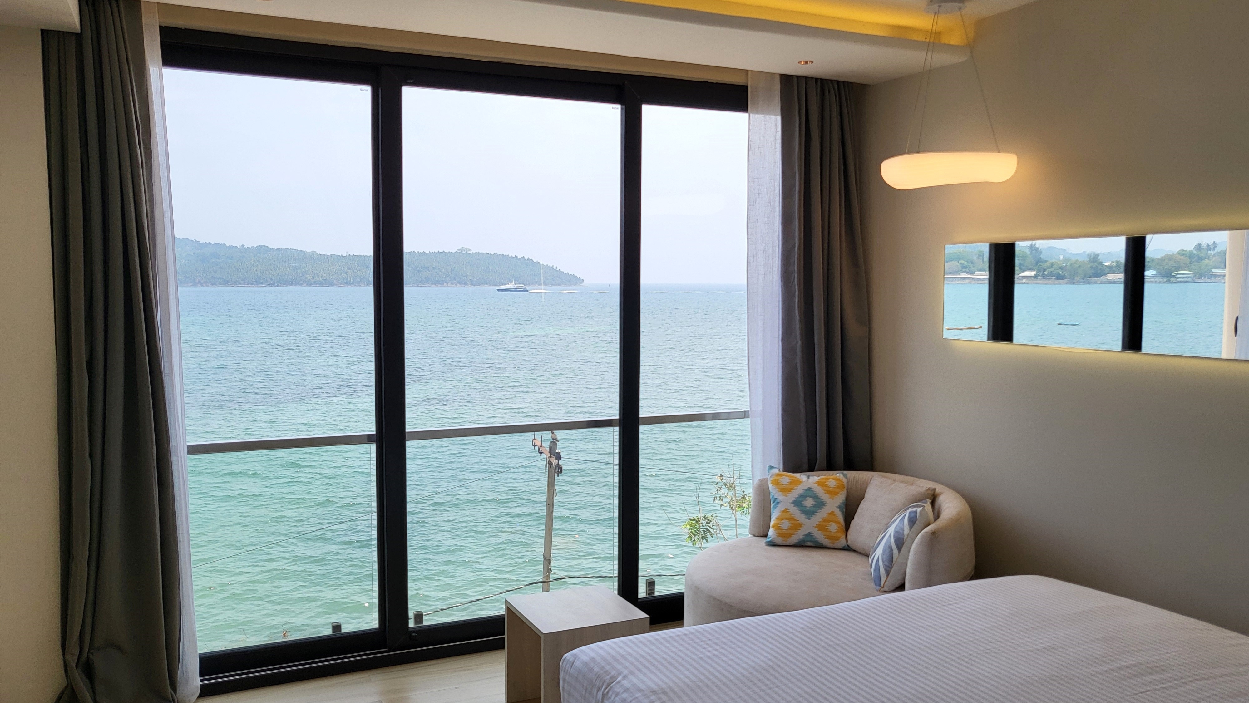 6ix Seashore Hotel - Tap to explore photos