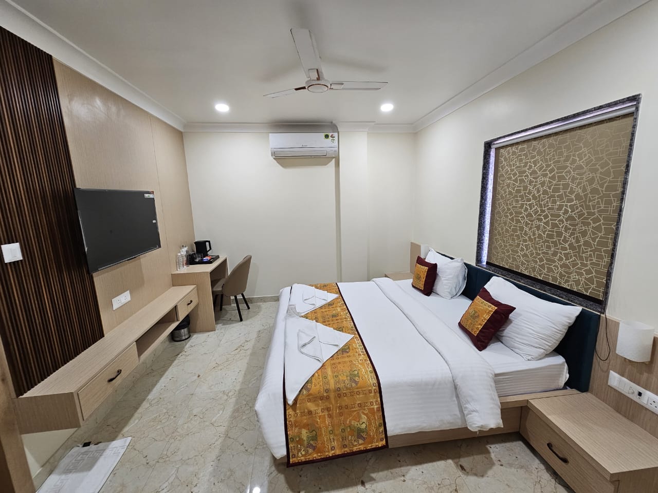 SRI HARI INN - Tap to explore photos