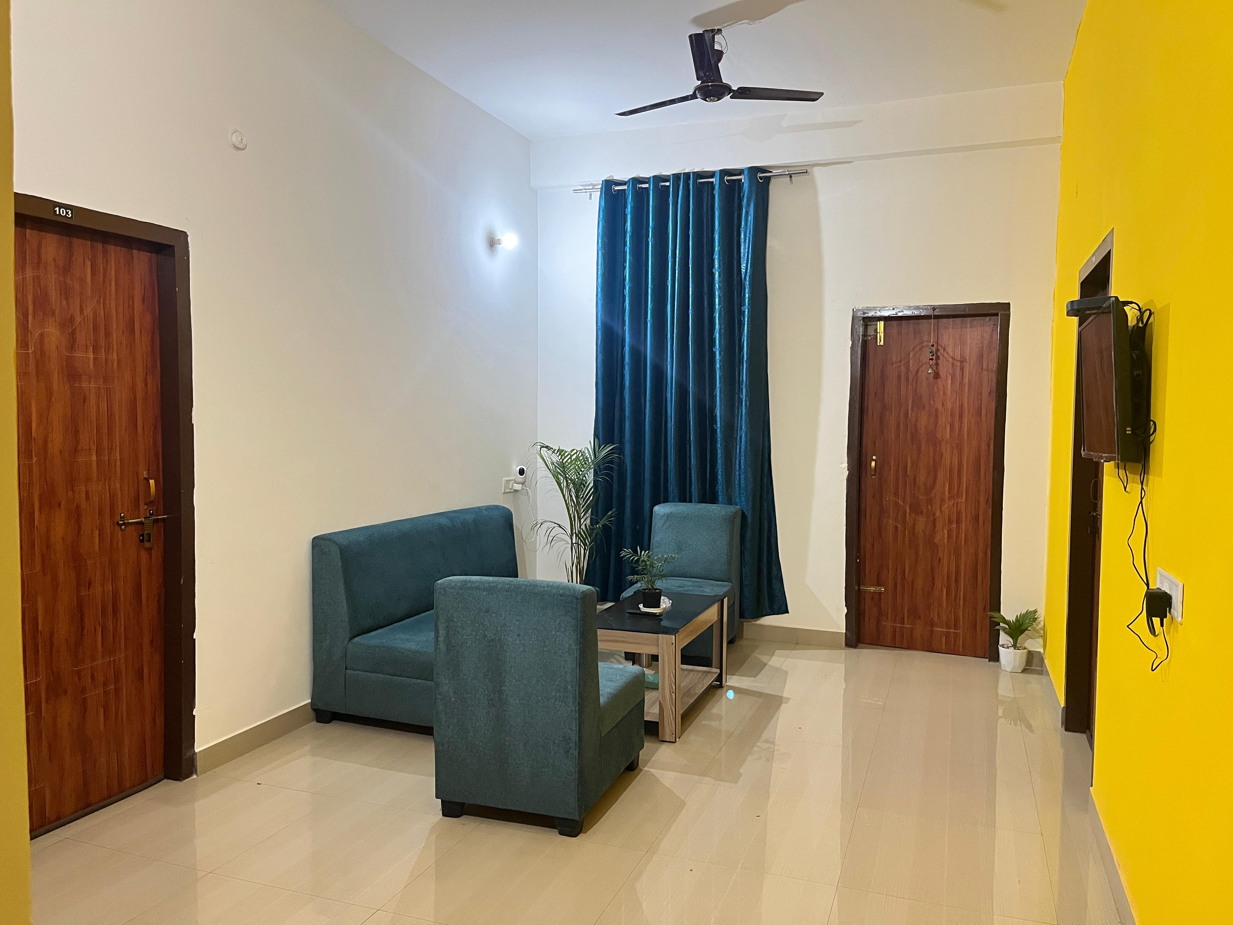 Aradhyaa Inn - Tap to explore photos