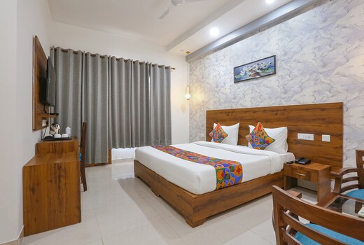 FabHotel New Journey Hospitality Nr. MG Road & Sikanderpur Metro
