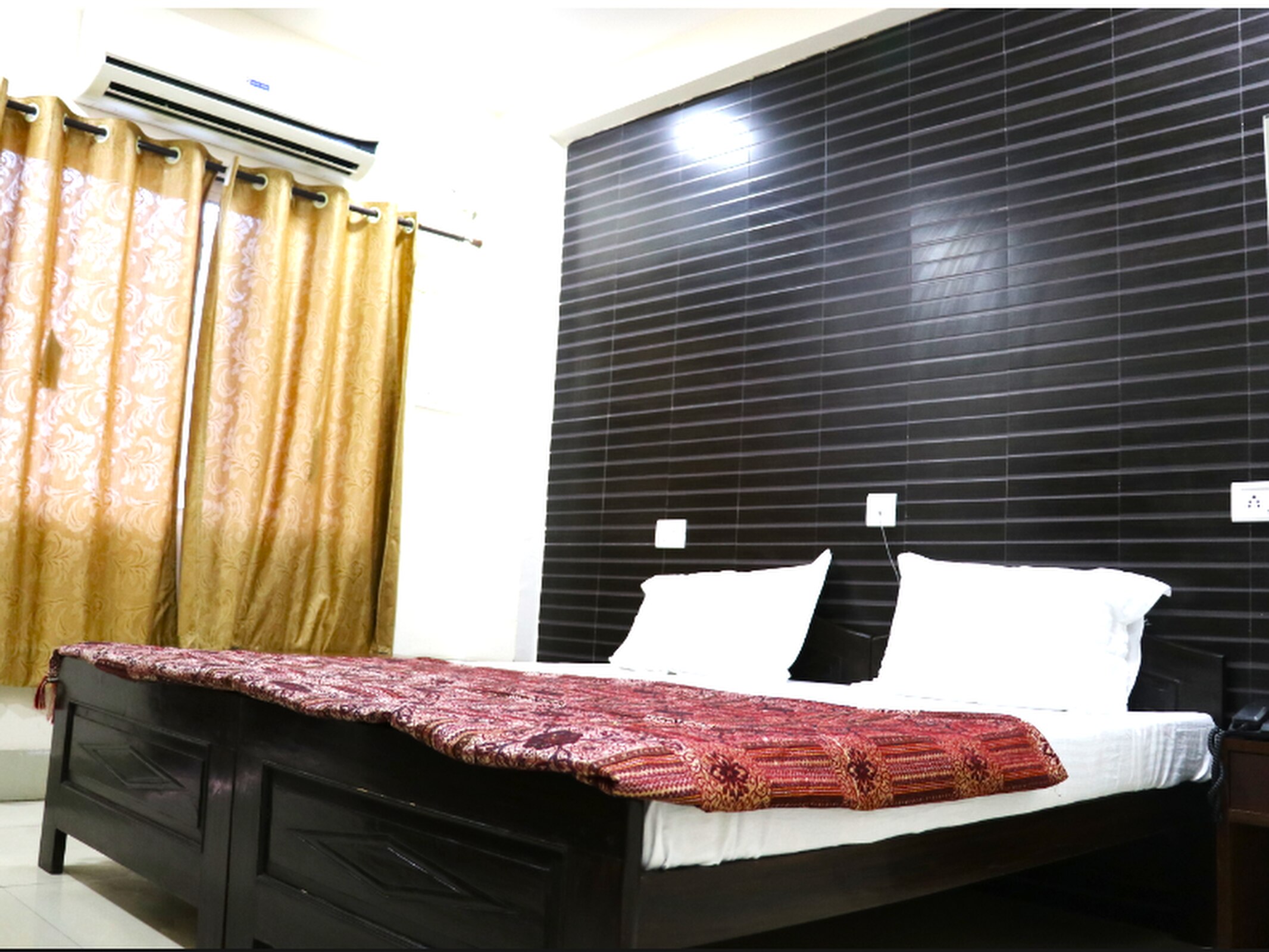 Hotel Shree Ji - Tap to explore photos