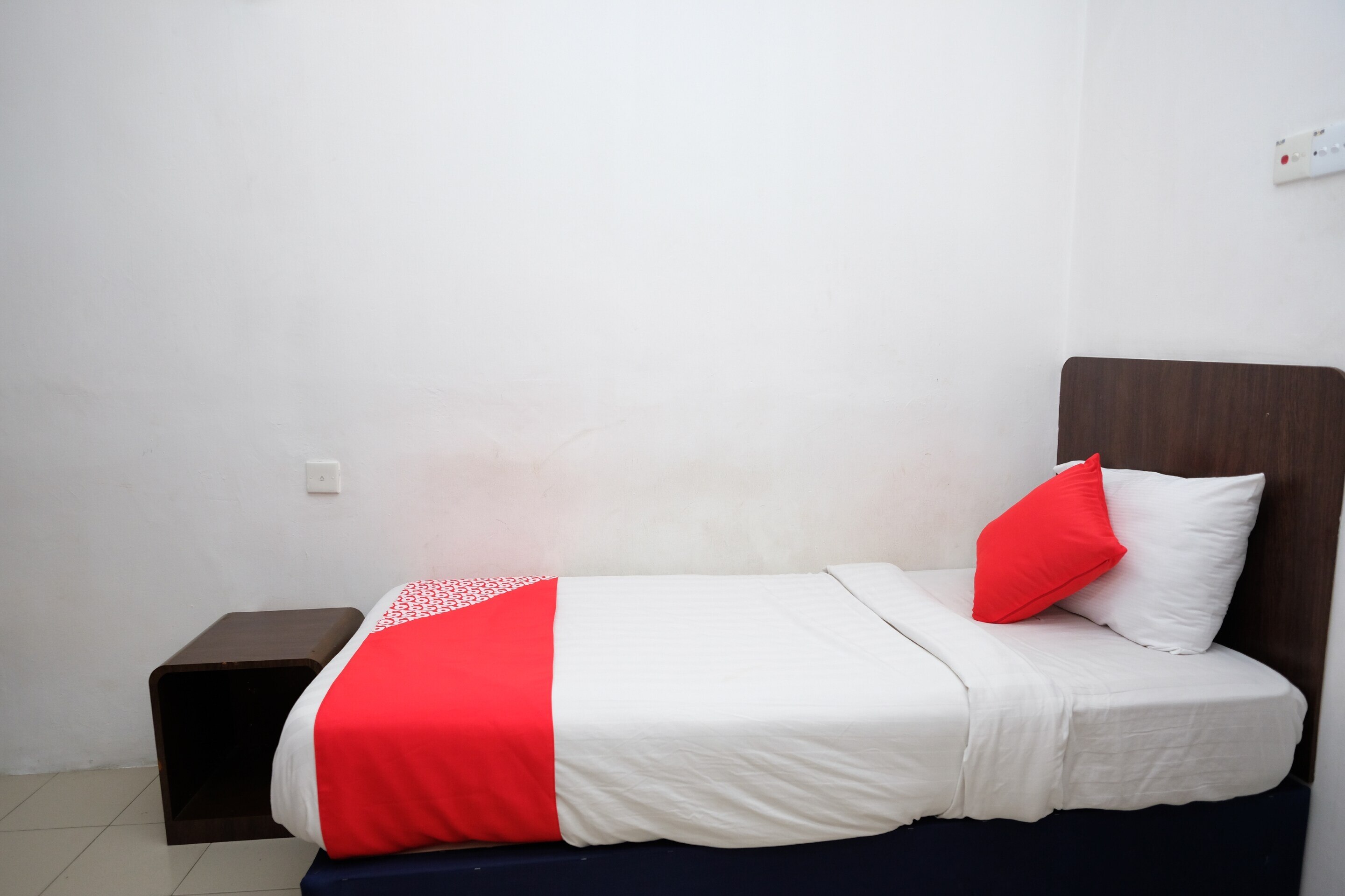 OYO 619 Grand City Hotel 2 - Tap to explore photos