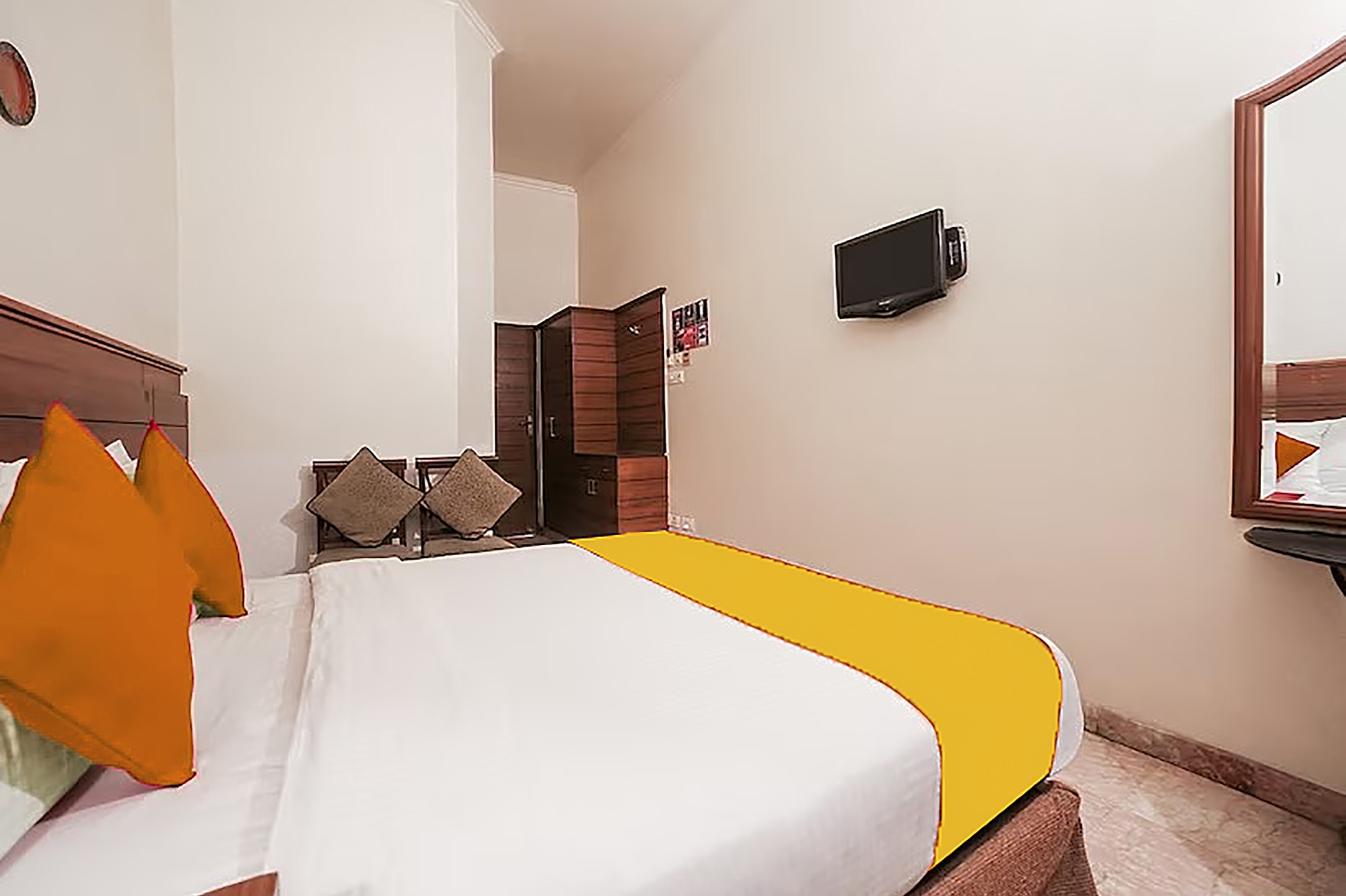 FabHotel The Dayal - 2.4 kms from Delhi Gate, 5 kms from Agra Fort - Tap to explore photos