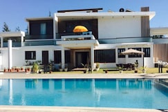 NVilla | Rooms & Swimming Pool, Bhuj