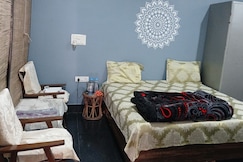 Metro Connected Gr. Single Room, Greater Noida