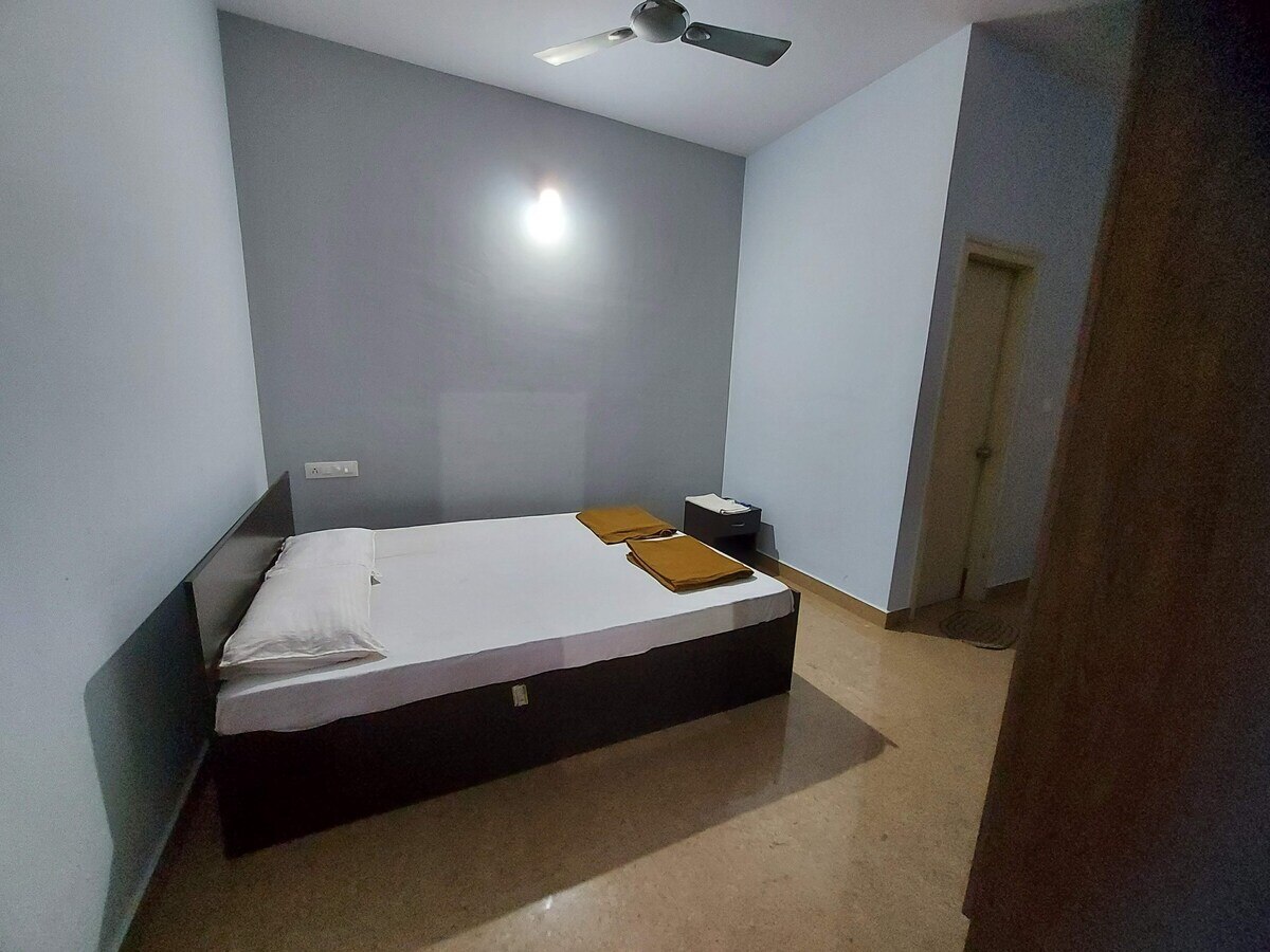 Private Bed and Bath In A Shared Flat Story Stay - Tap to explore photos