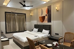 Hotel Radhika, Latur