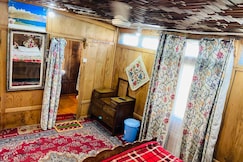 Tanveer Mah al, Srinagar