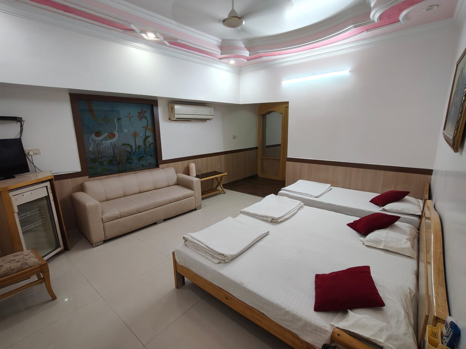 Seven Seas Guest House - Tap to explore photos