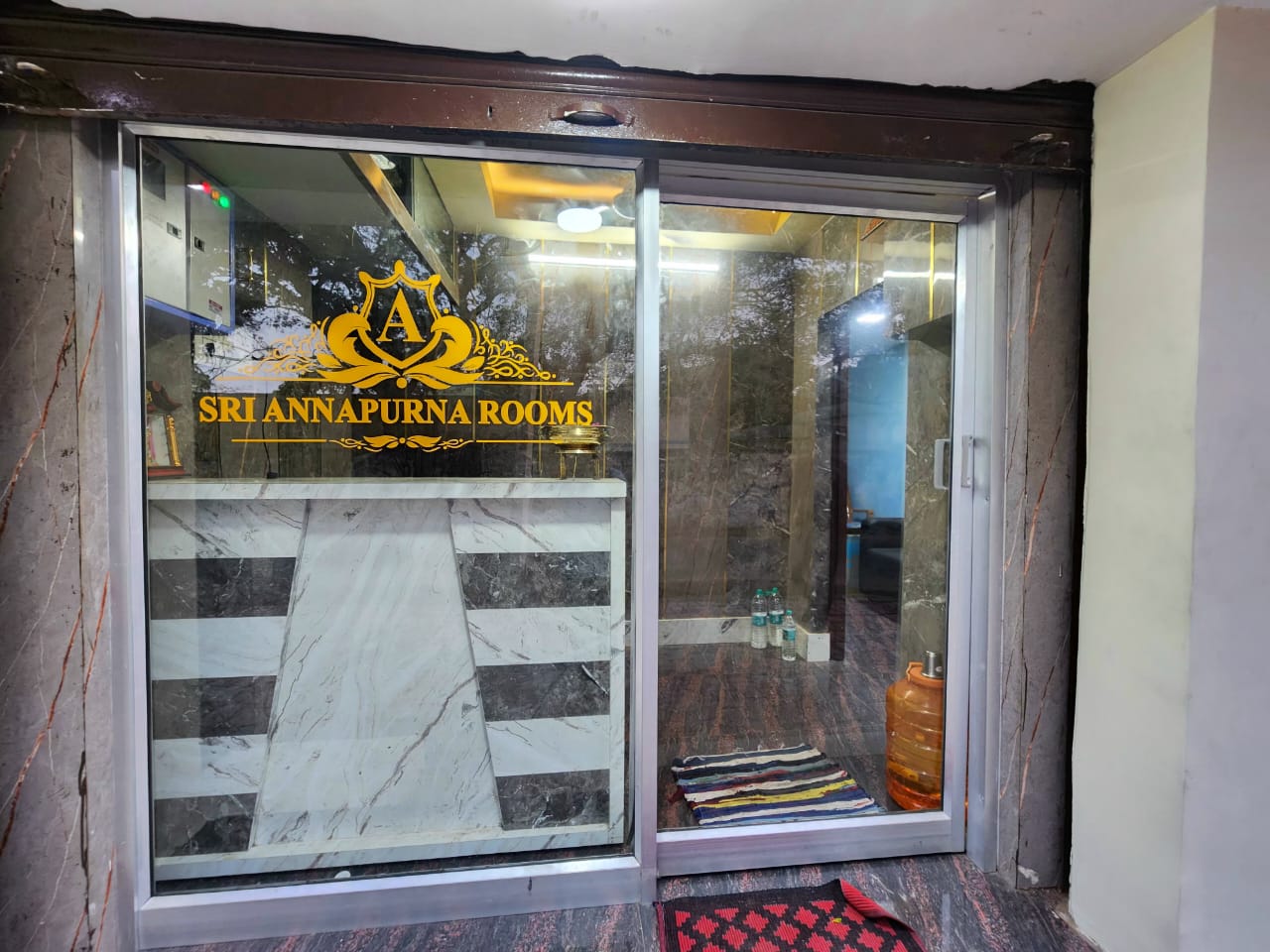 Sri Annapurna Lodge - Tap to explore photos