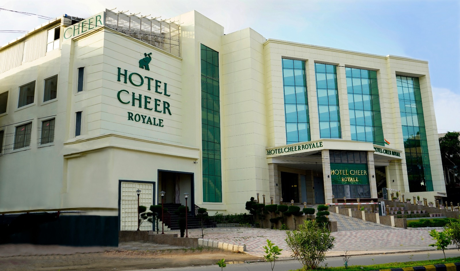 Hotel Cheer Royale - Tap to explore photos