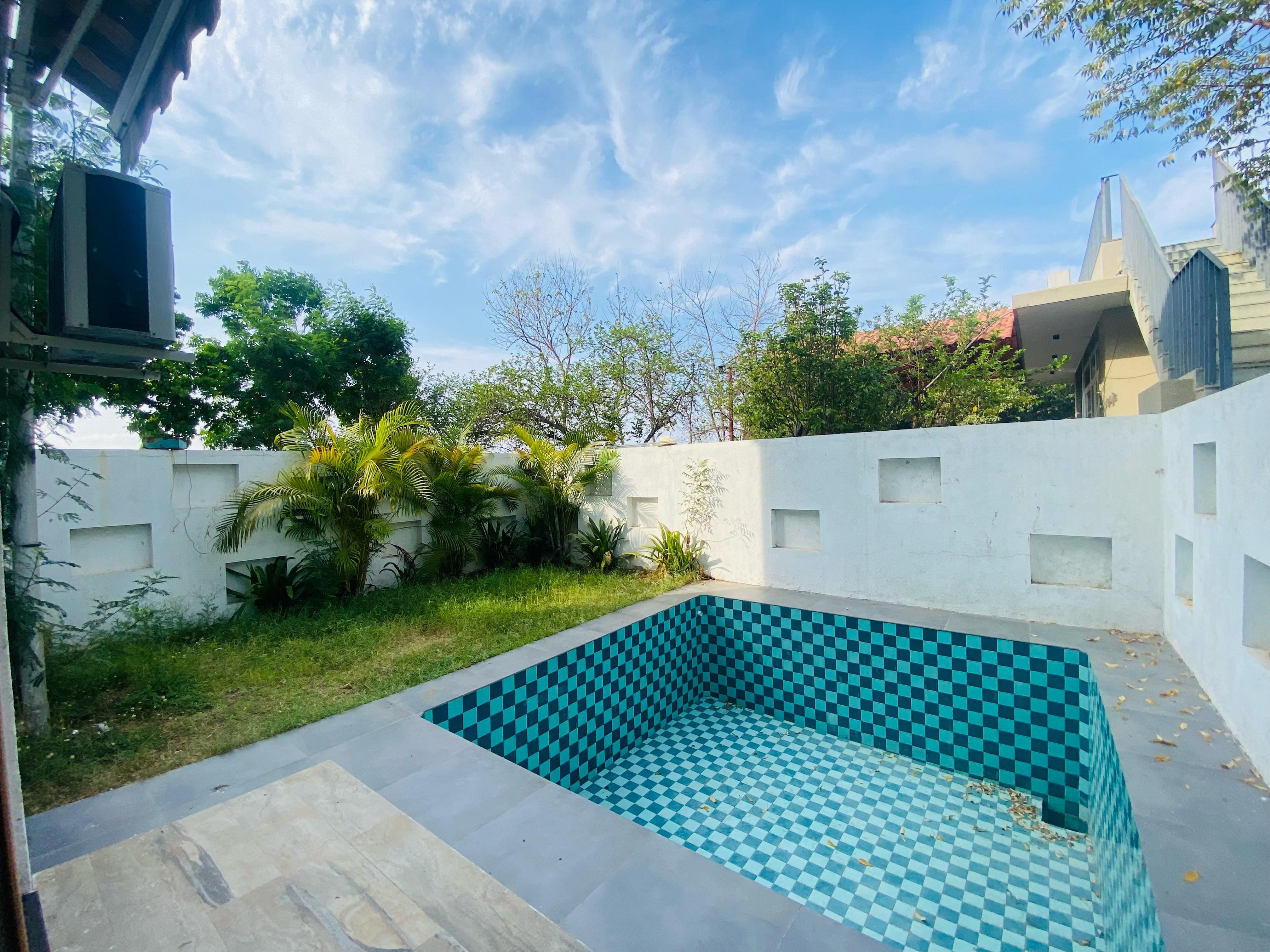 Club 09 By Himani Resorts - Tap to explore photos