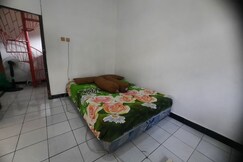 Hotel O Home Stay Syariah Habibie, Sukabumi