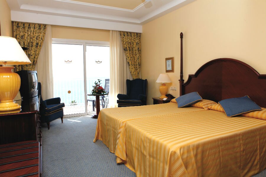 RIU Palace Madeira - All inclusive - Tap to explore photos