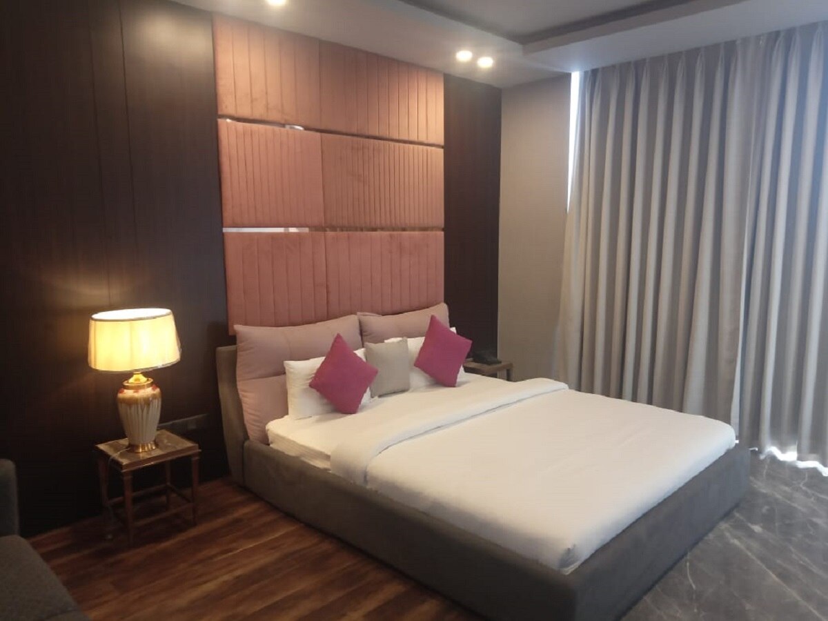 Amour Convention & Resort, Gurugram Sohna Road - Tap to explore photos