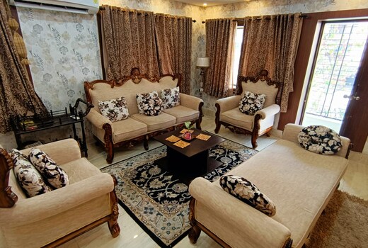 Luxurious 2BHK Apartment in Newtown