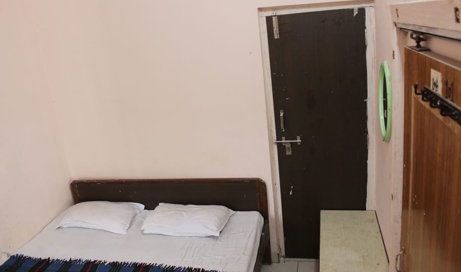 Paras guest house - Tap to explore photos