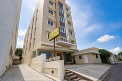 Townhouse Oak Hotel Niaga Surabaya, Gresik