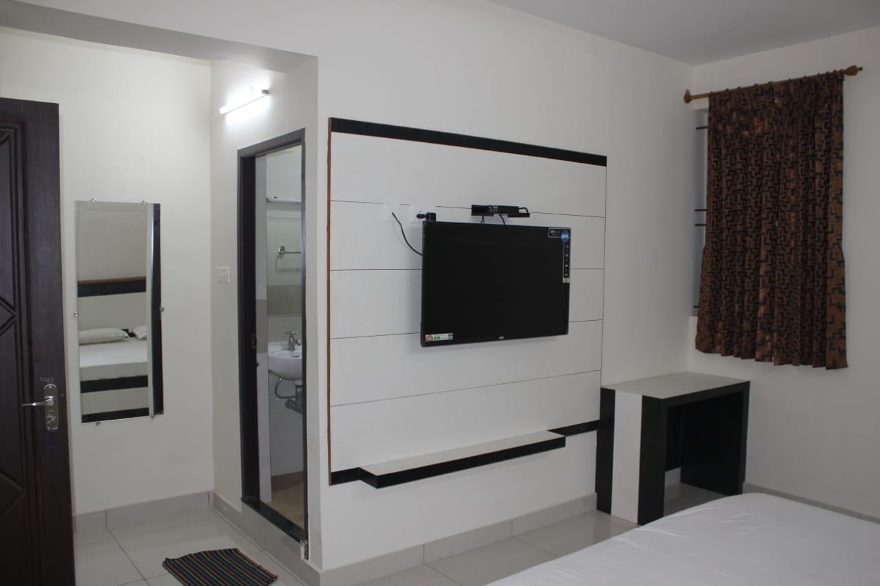 KR Mahal and Raja Lodge 𝗕𝗢𝗢𝗞 Tirumangalam Hotel 𝘄𝗶𝘁𝗵 ₹𝟬 𝗣𝗔𝗬𝗠𝗘𝗡𝗧