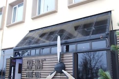 Hotel SKY HIGH, Lucknow