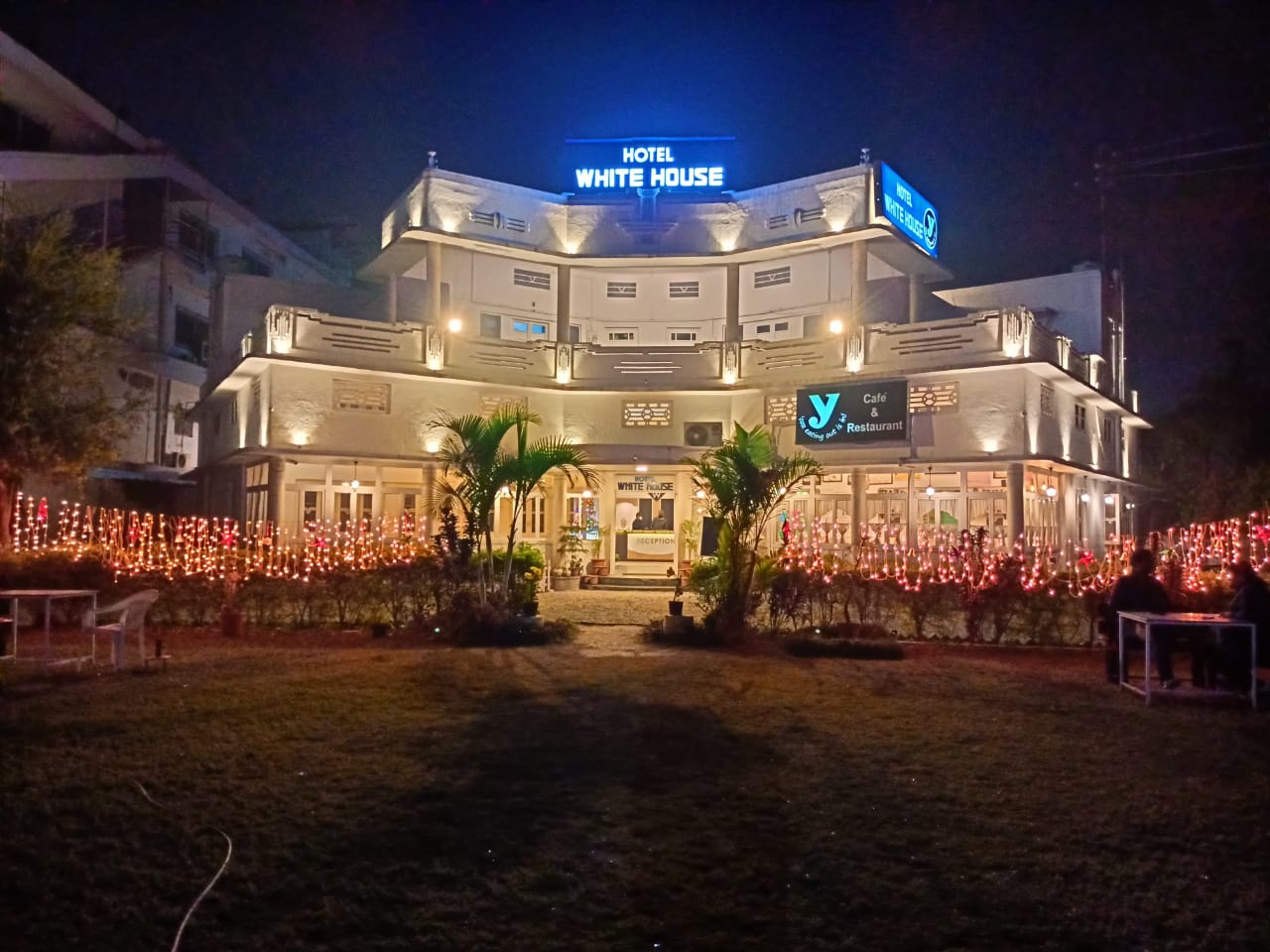 Hotel White House - Tap to explore photos