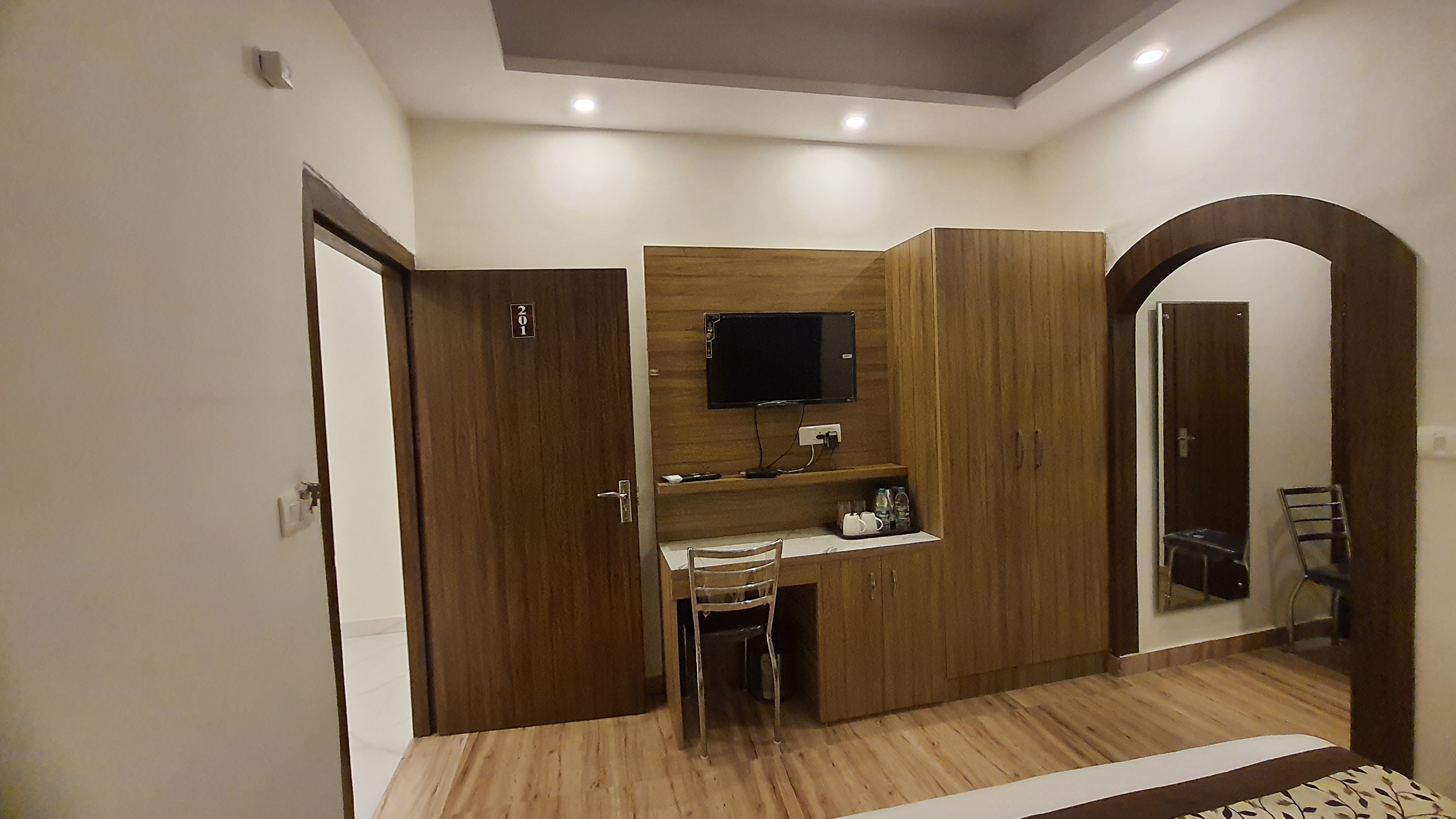 Hotel Mantra - Near Airport (8 mins drive away) - Tap to explore photos