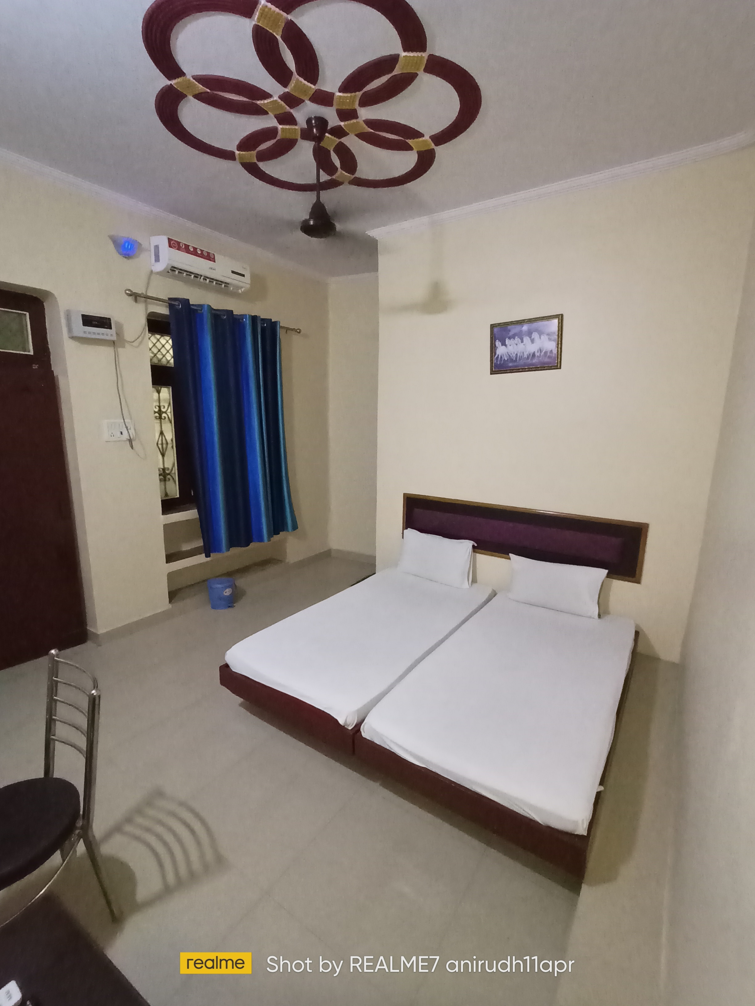 Hotel New Ashoka - Tap to explore photos