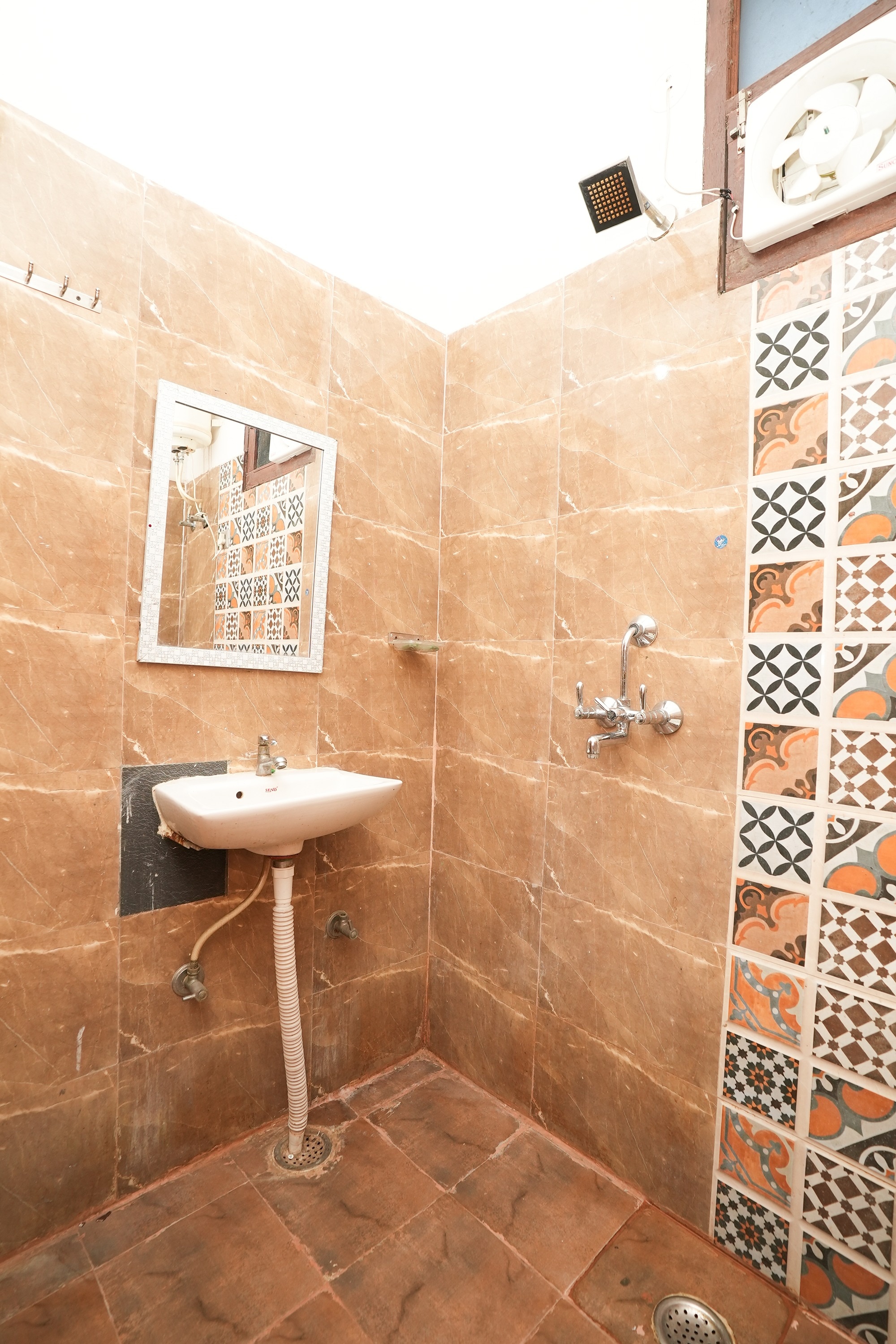 SUNRISE GUEST HOUSE Gurugram - Tap to explore photos