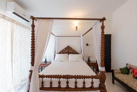 Sophisticated 2 BHK Apartment near Candolim Beach