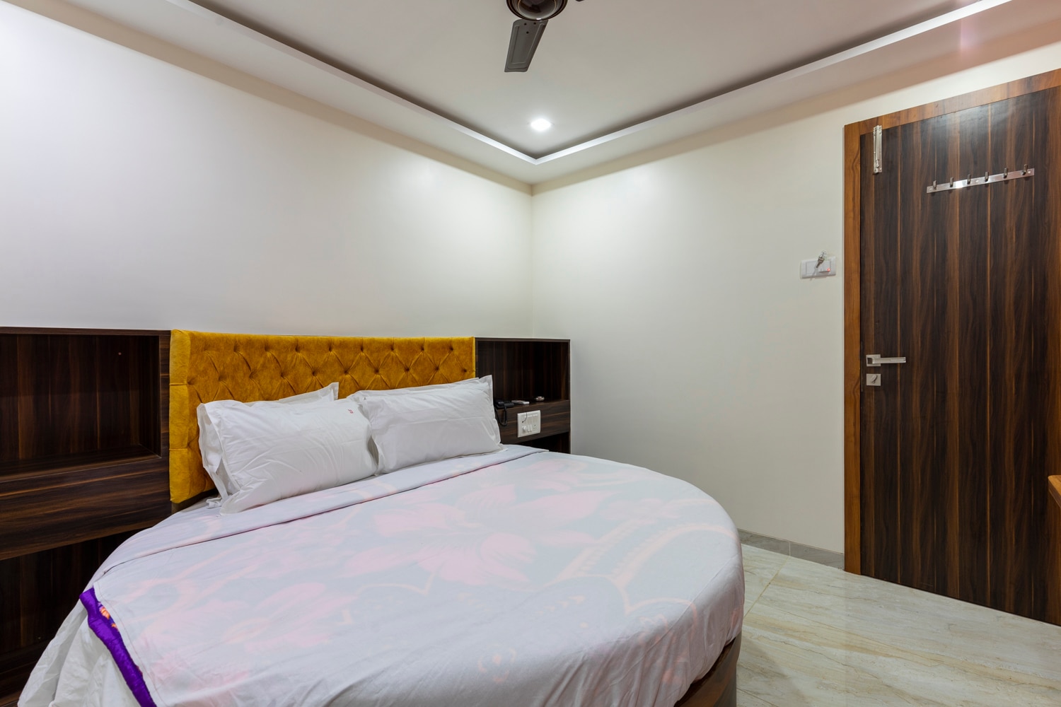 Hotel Samrat Palace - Tap to explore photos