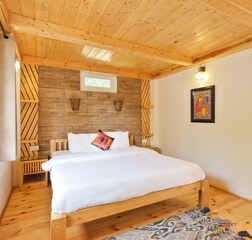 Theog 2BHK Loft & Kitchenette