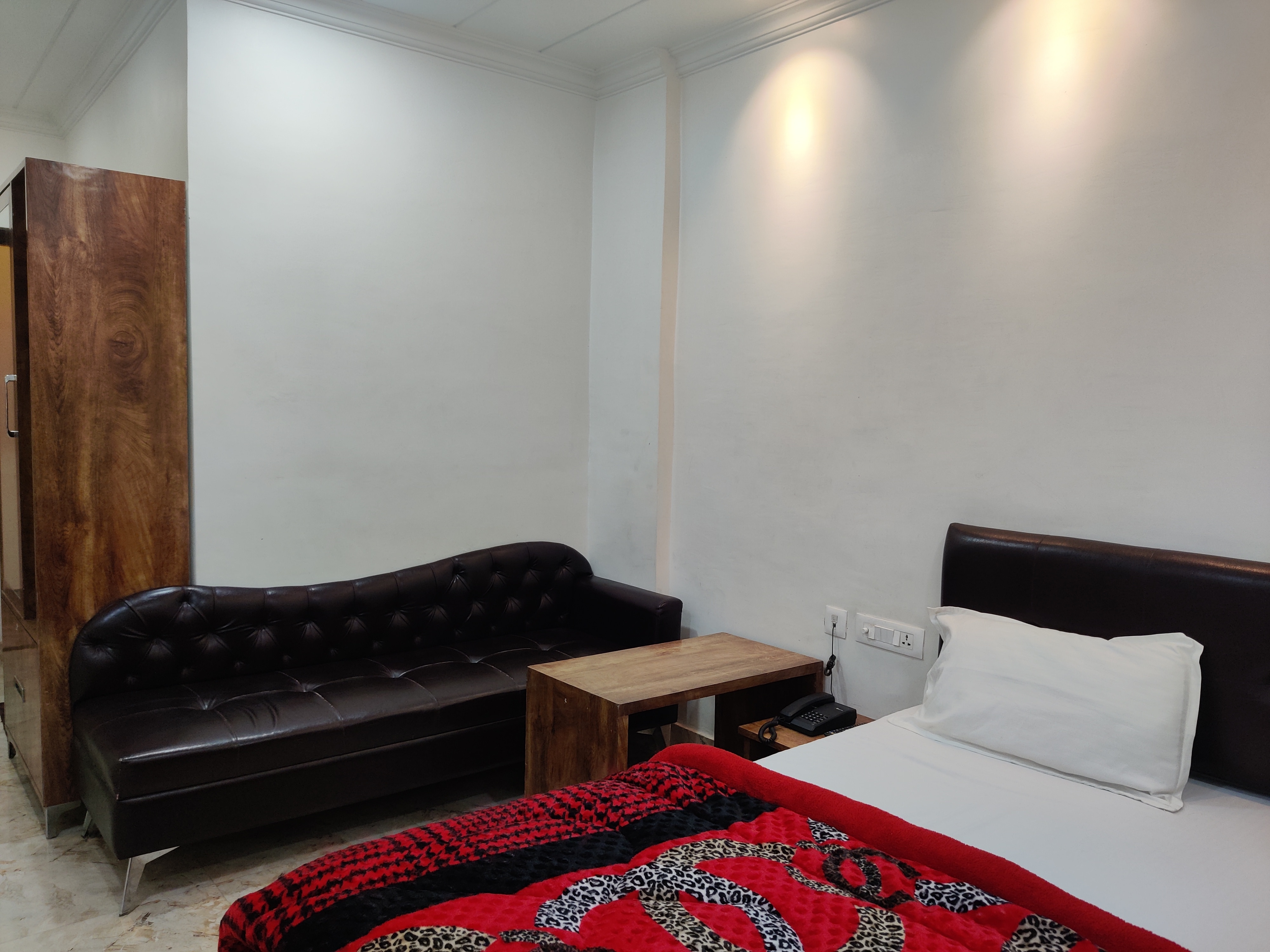 Shivam guest house - Tap to explore photos