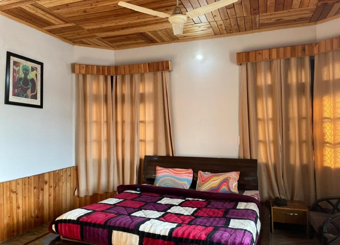 Sterling Homestay - Tap to explore photos