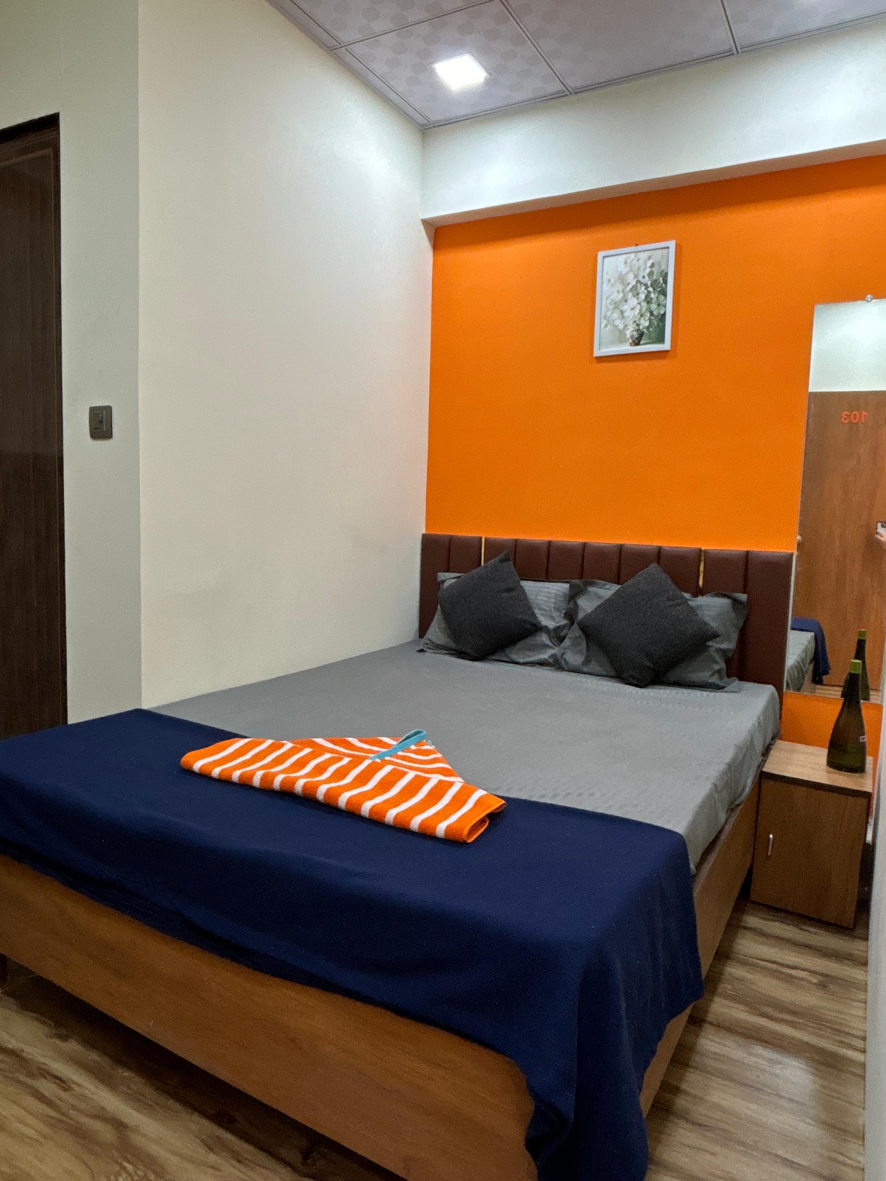 Hotel Orange Rooms - Tap to explore photos