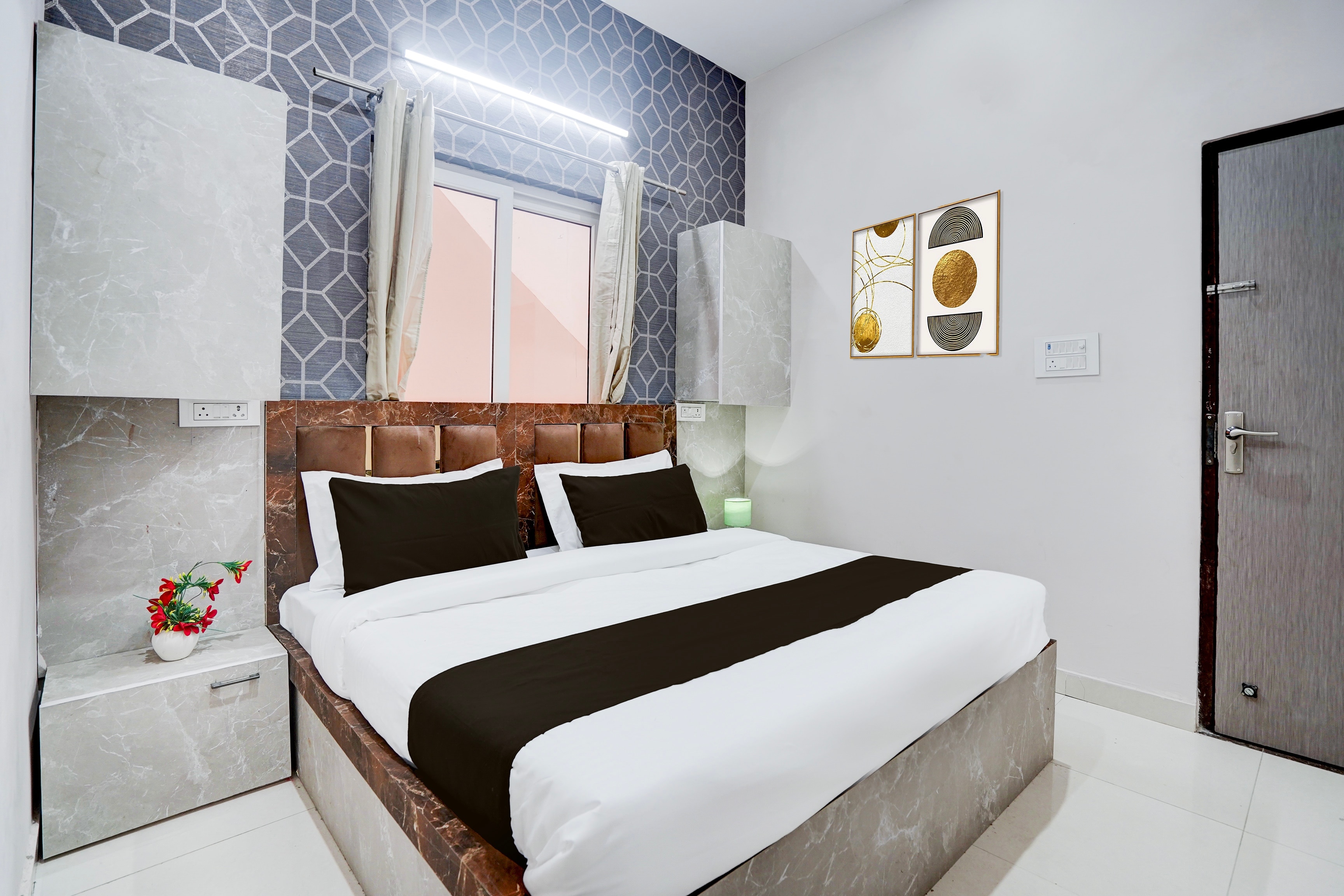 Super Townhouse Vasundra Nagar Formerly Joystel - Tap to explore photos