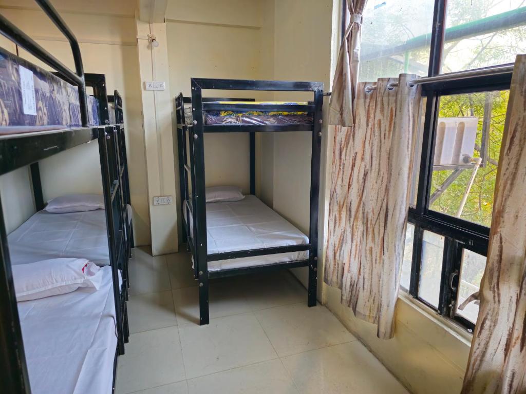 Kshipra Guest House - Tap to explore photos