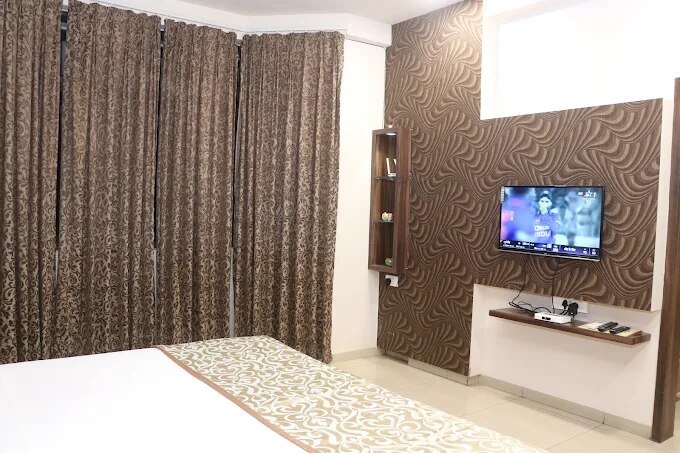 Sangam Regency Ratnagiri, Only 260 m from Ratnagiri Railway Station - Tap to explore photos