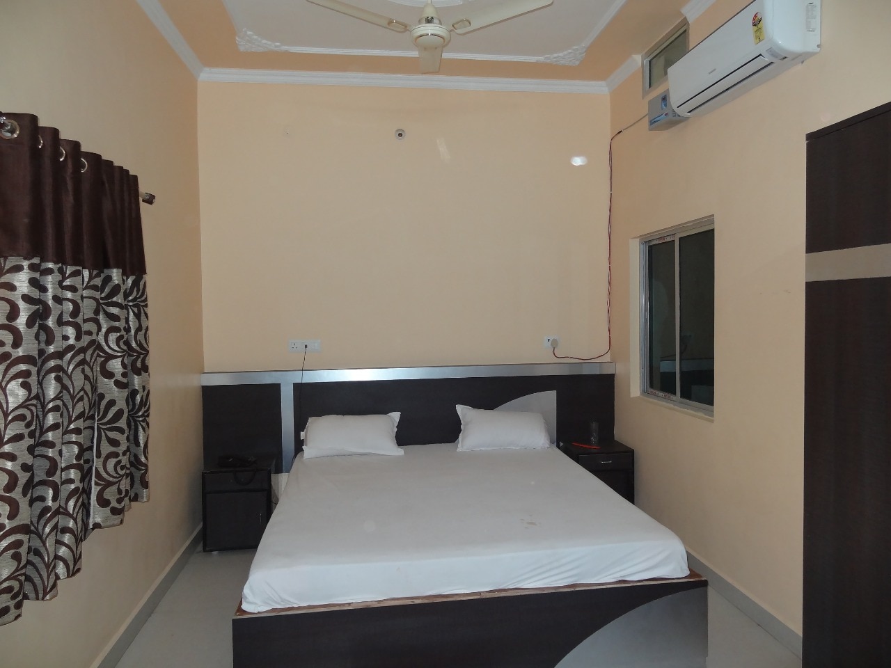 Hotel Kartik residency - Tap to explore photos