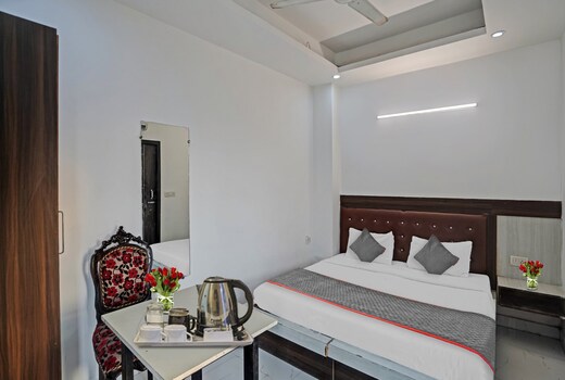 Signature Hotel Noida-62