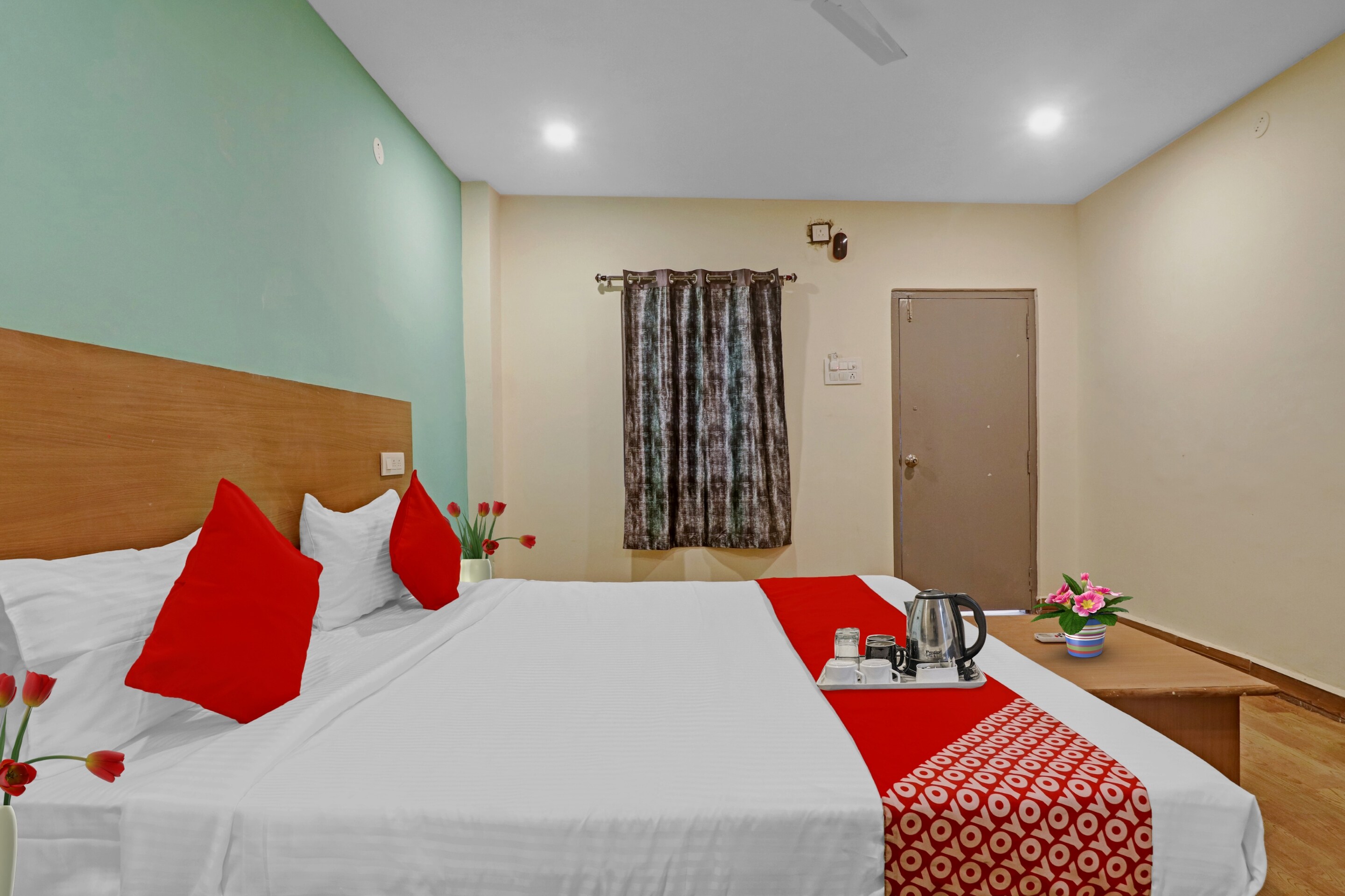 Hotel O Lavish Stay - Tap to explore photos