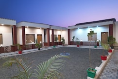 S B Resort Rooms & Restaurant, Salasar