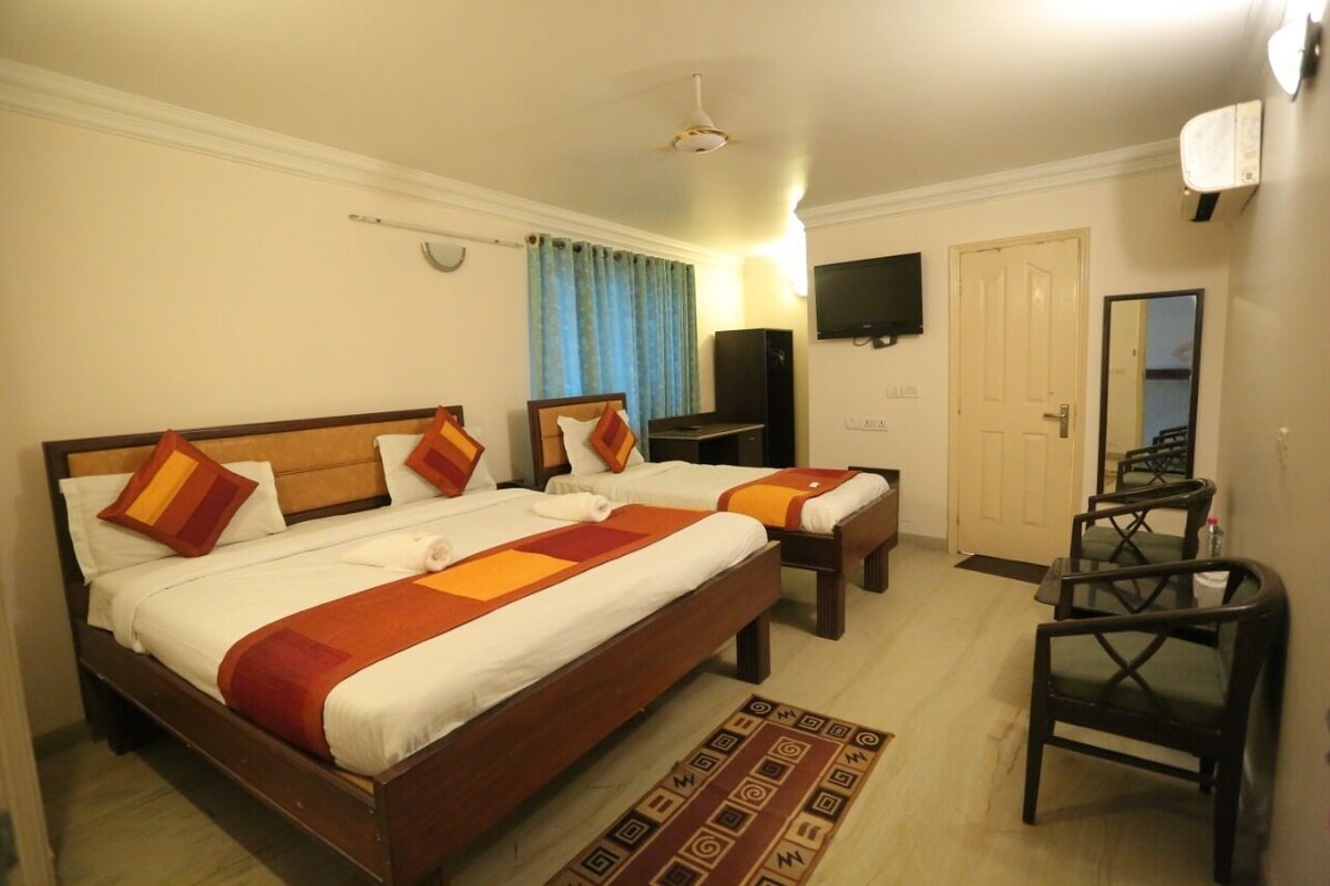 Hotel Eurostar International By Quality Inn - Tap to explore photos