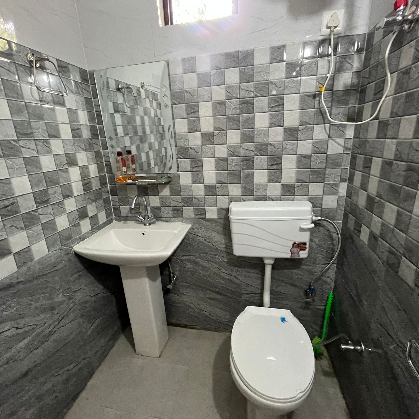 VJ Home Stay - Tap to explore photos