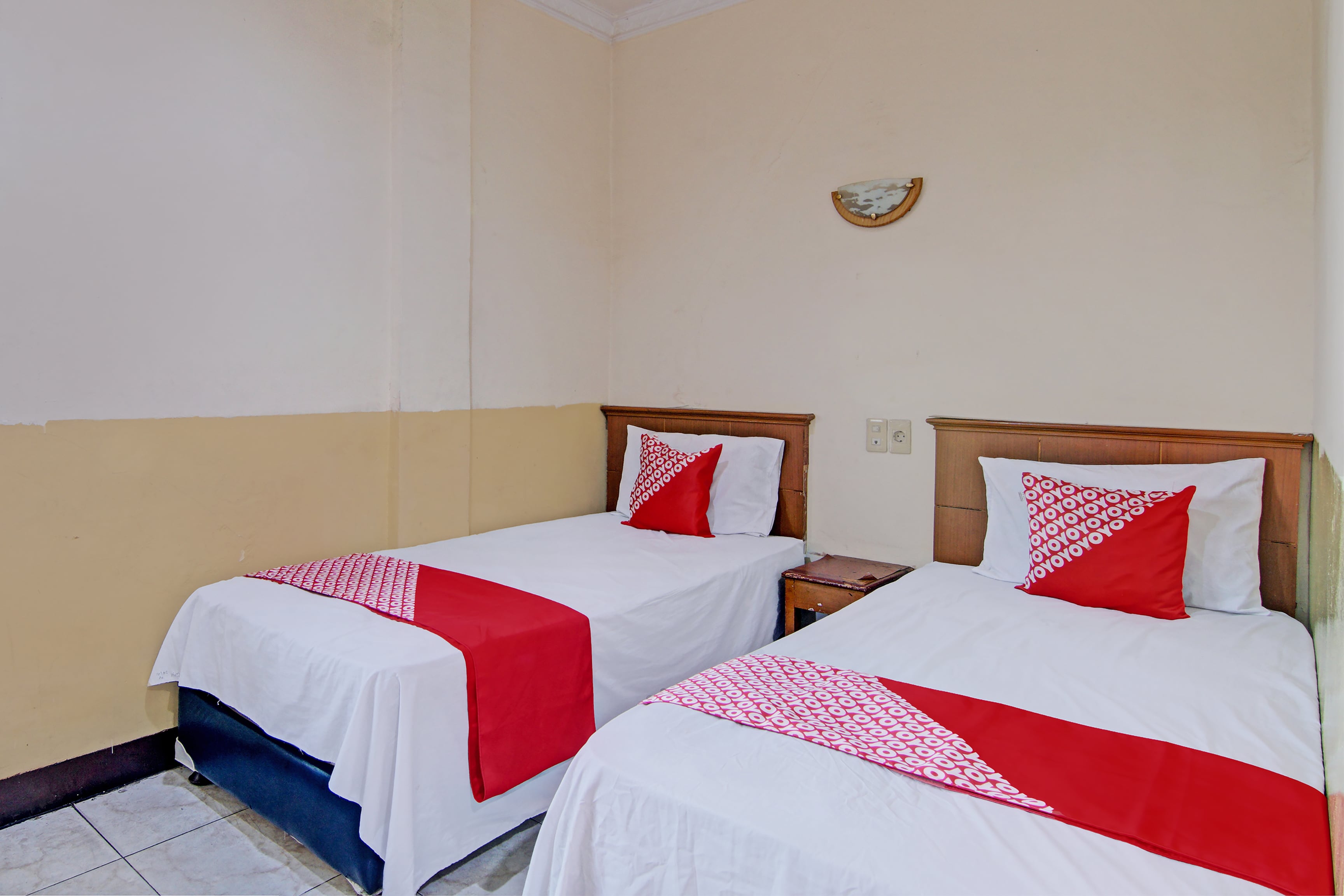 OYO 93100 Harapan Homestay Syariah - Tap to explore photos