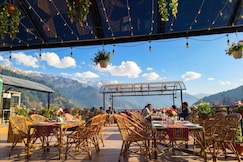 CloudBorn Rooftop Lounge & Stay, Manali