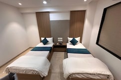 Hotel Royal Bloom, Navsari