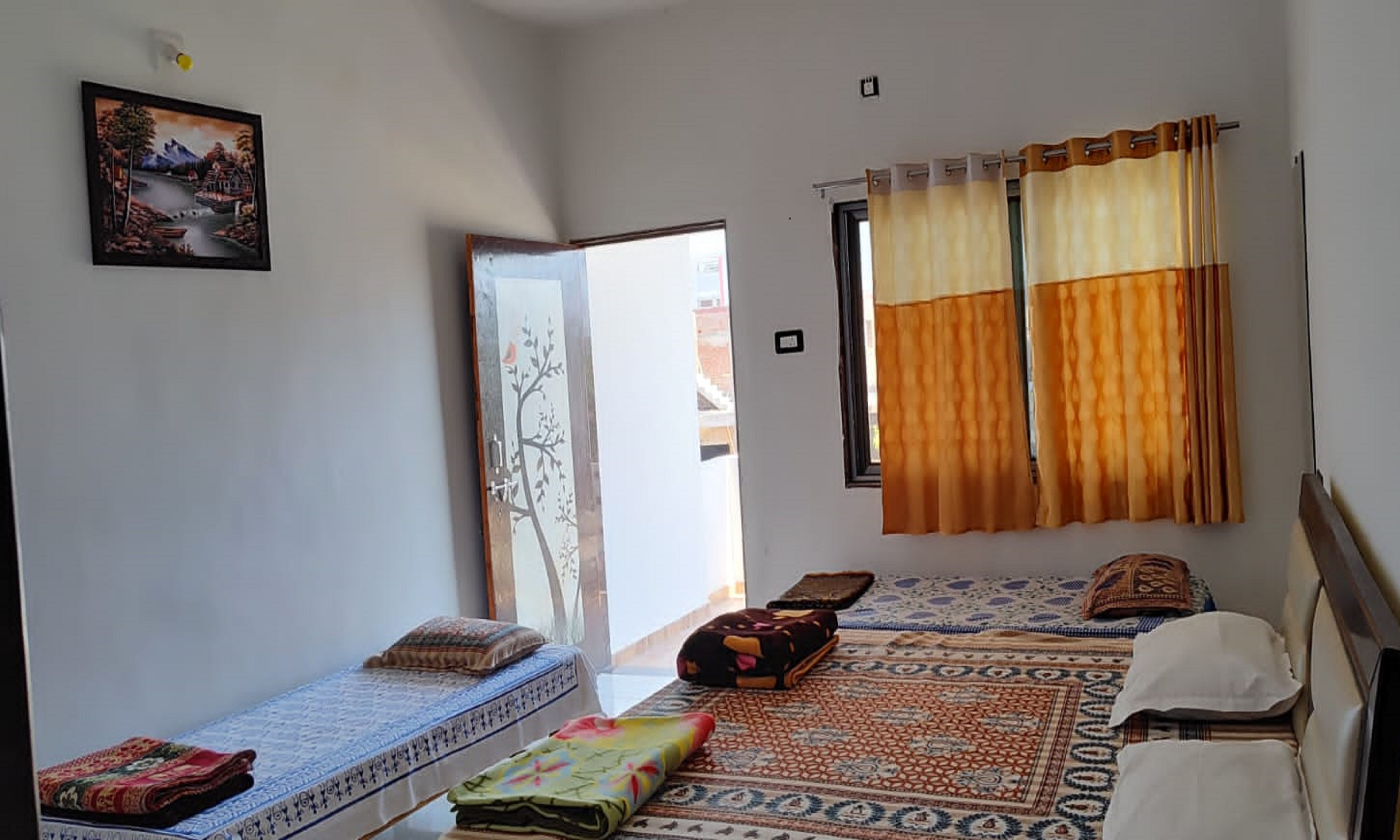 Raj Homestay - Tap to explore photos