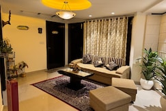 Mall Road Luxury 2BHK w Balcony WiFi, Dalhousie