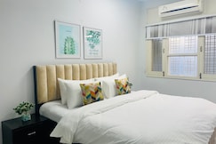 BluO Classic 1BHK DLF Galleria Market Gym TT Bathtub, Gurgaon